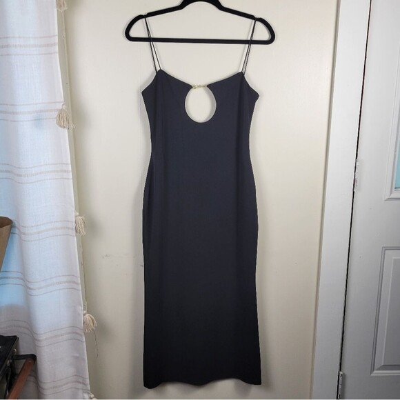 Meshki Ariya Hardware Solid Black Keyhole Midi Dress - Picture 5 of 12